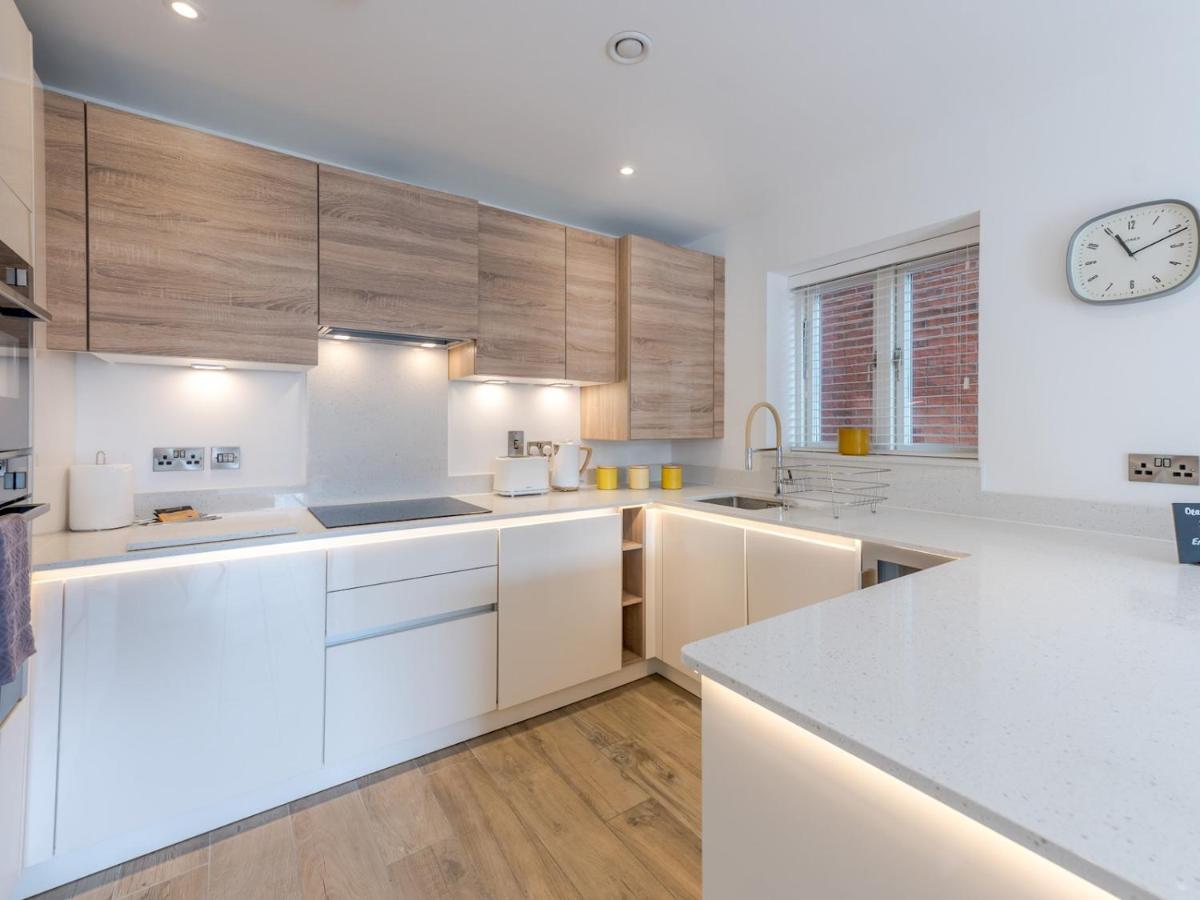 Pass The Keys 1 Bed Albury Contemporary Apartment With Secure Parking Шрусбери Экстерьер фото