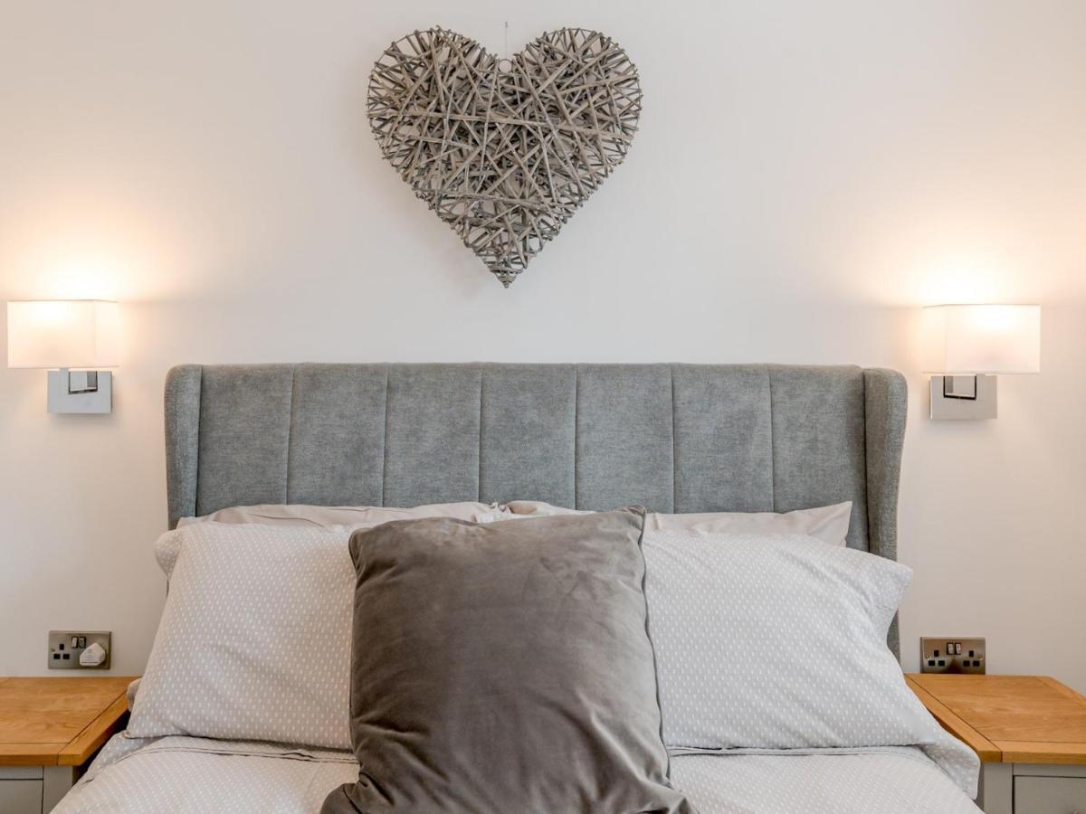 Pass The Keys 1 Bed Albury Contemporary Apartment With Secure Parking Шрусбери Экстерьер фото