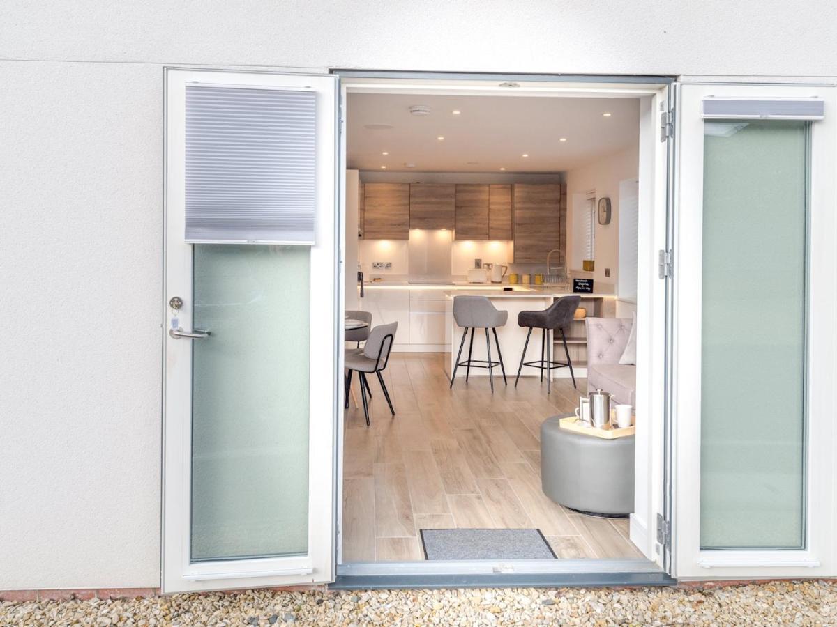 Pass The Keys 1 Bed Albury Contemporary Apartment With Secure Parking Шрусбери Экстерьер фото